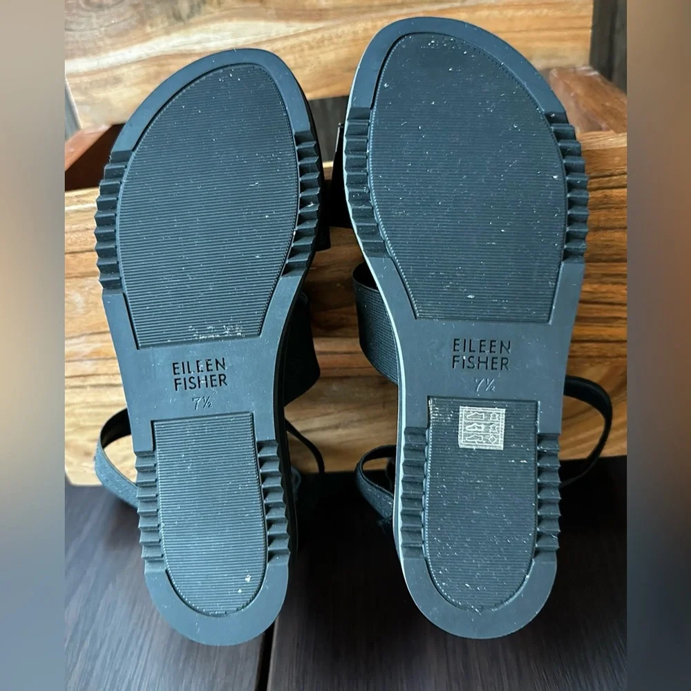 Eileen Fisher Klay Patent Stretch Wedge Sandal in Black. Size 7.5.